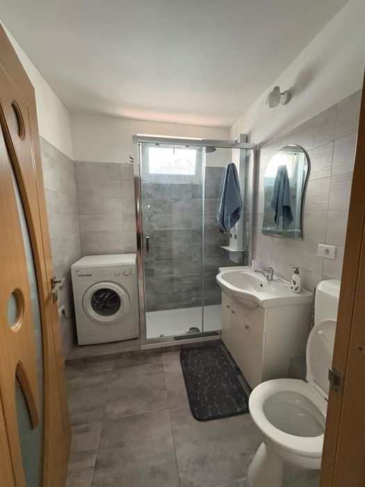 Inchiriez apartament 2 camere in regim hotelier