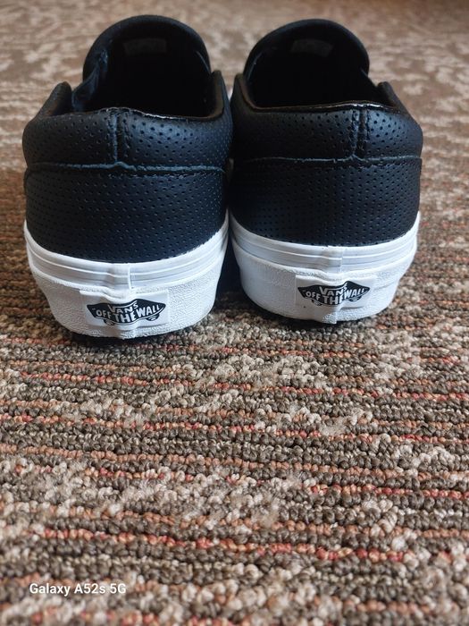 Vans piele perforata 40