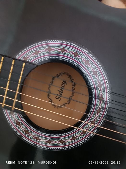 Gitara sotiladi 750000 ming