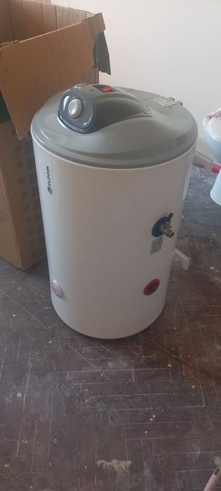 Продавам хоризонтален бойлер 80 л.