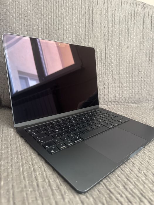 MacBook Air M2 Midnight Blue – за ремонт / дисплей за смяна