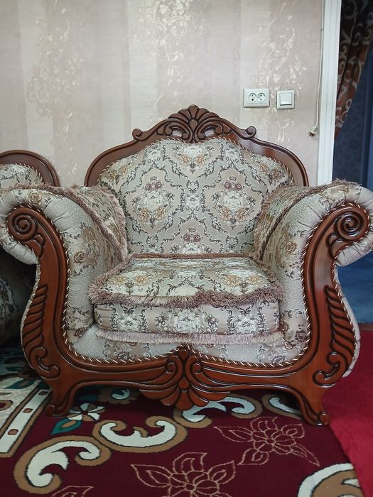 Divan kreslo sotiladi