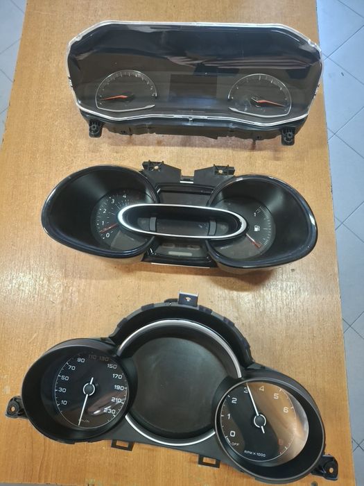 Ceasuri de bord Peugeot 208 Renault Clio 4 FIAT 500X