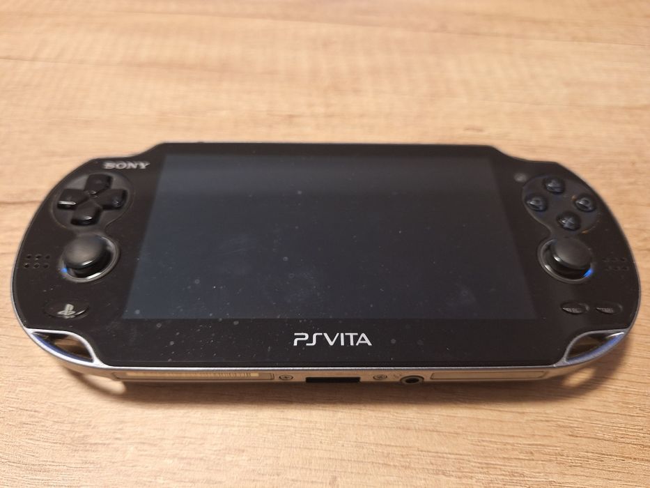 Vând consolă Playstation Vita modată cu card 256GB