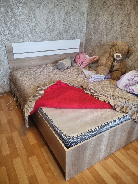 Двуспальная кровать