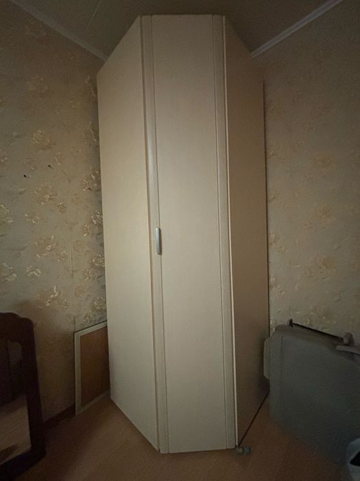 Угловой шкаф, шифоньер
