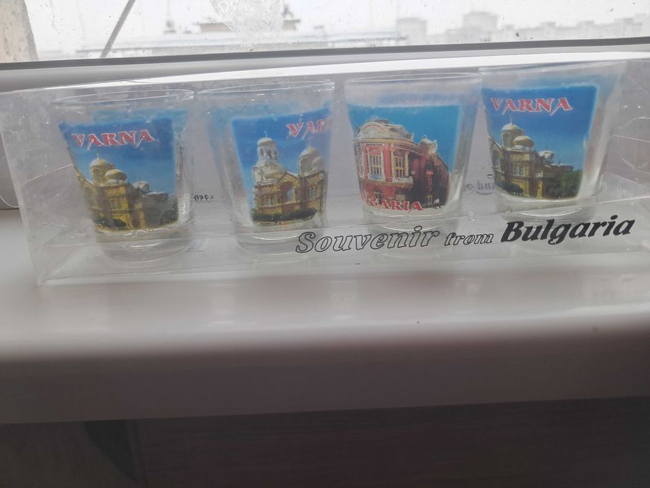 Нов комплект чаши с изгледи от Варна