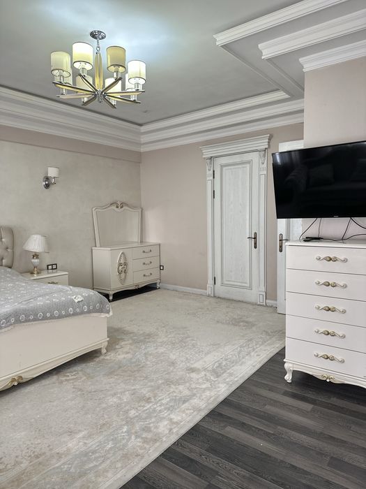 Продается своя 3-х комнатная квартира в центре