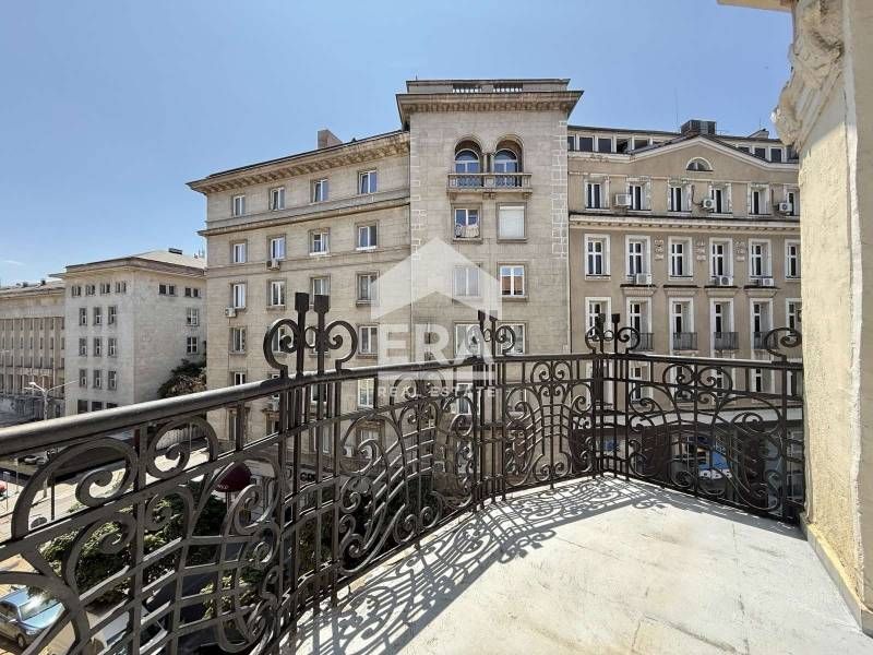 Дава се под наем Офис в София, Център - 116 кв.м за 1759.5 € - Снимка #1