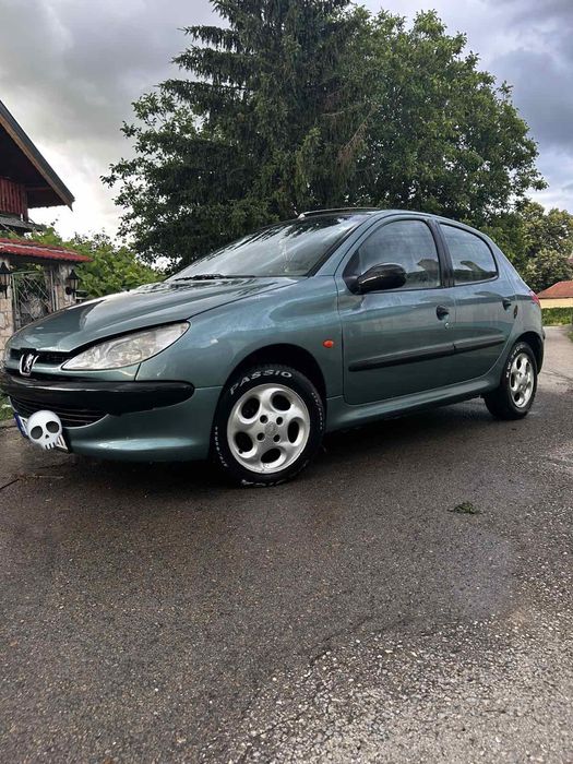 Продавам Peugeot 206 Hatchback