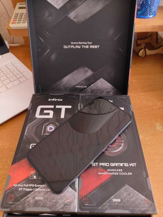 Игровой смартфон Infinix GT 30 Pro