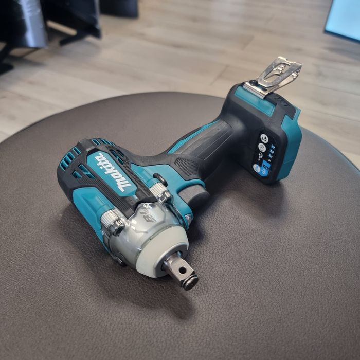 Amanet F28: Masina insurubat cu impact Makita DTW300