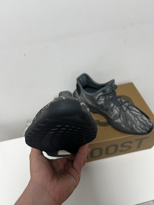 Adidas Yeezy Boost 350 V2 Dark Salt