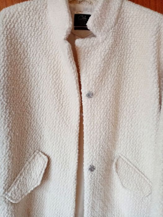 Бяло палто букле 49 % вълна М размер