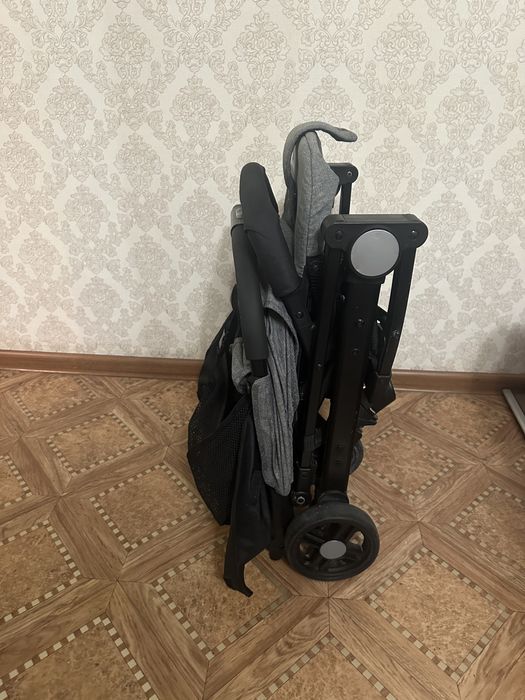 Прогулочная коляска складная