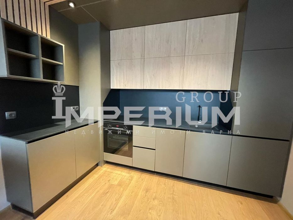 Страхотен апартамент с огромна тераса + ПАРКОМЯСТО в цената, кв. Бриз