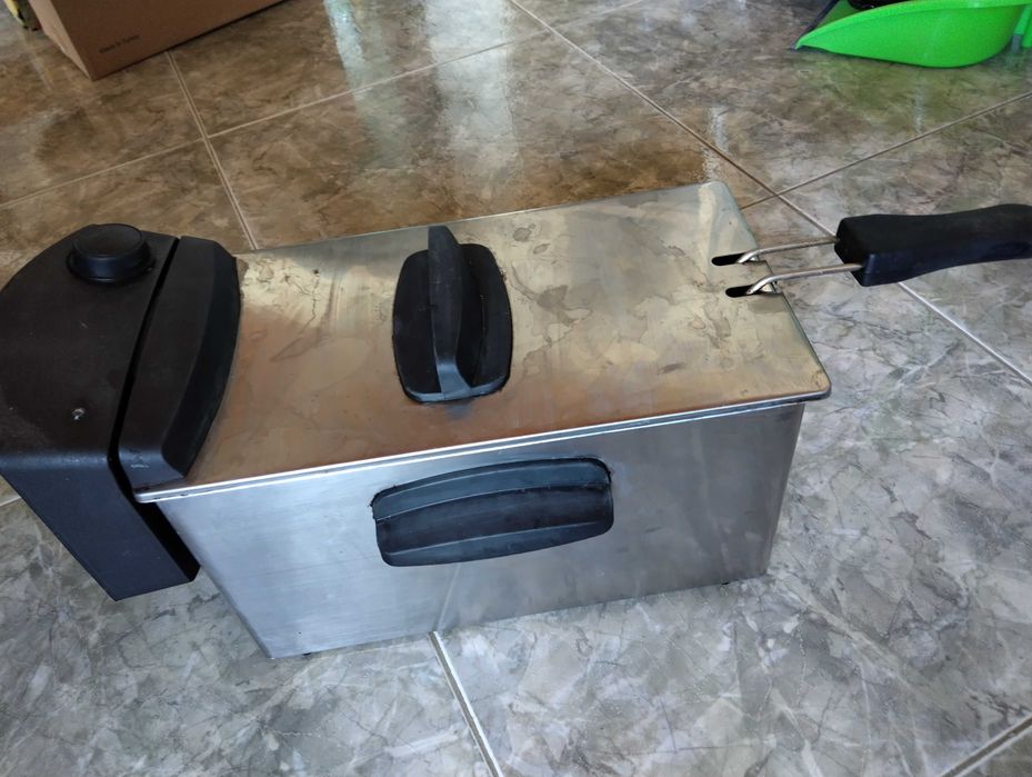 Продавам фритюрник