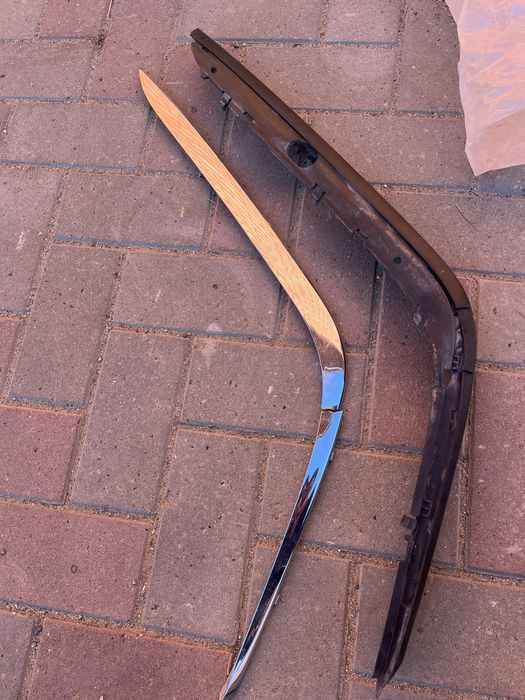 Правый передний молдинг Е38