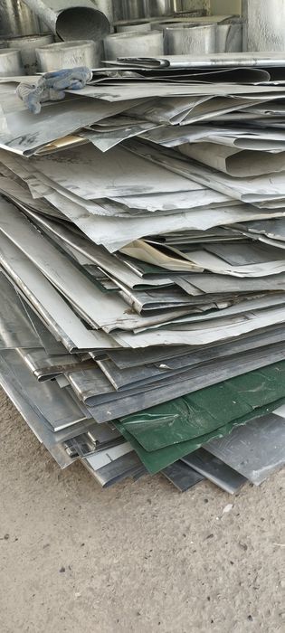 Tunuka rulon ustidan chiqqan poʻchoqlarini