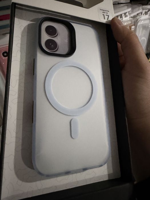 Benks луксозни гърбове за iPhone 17