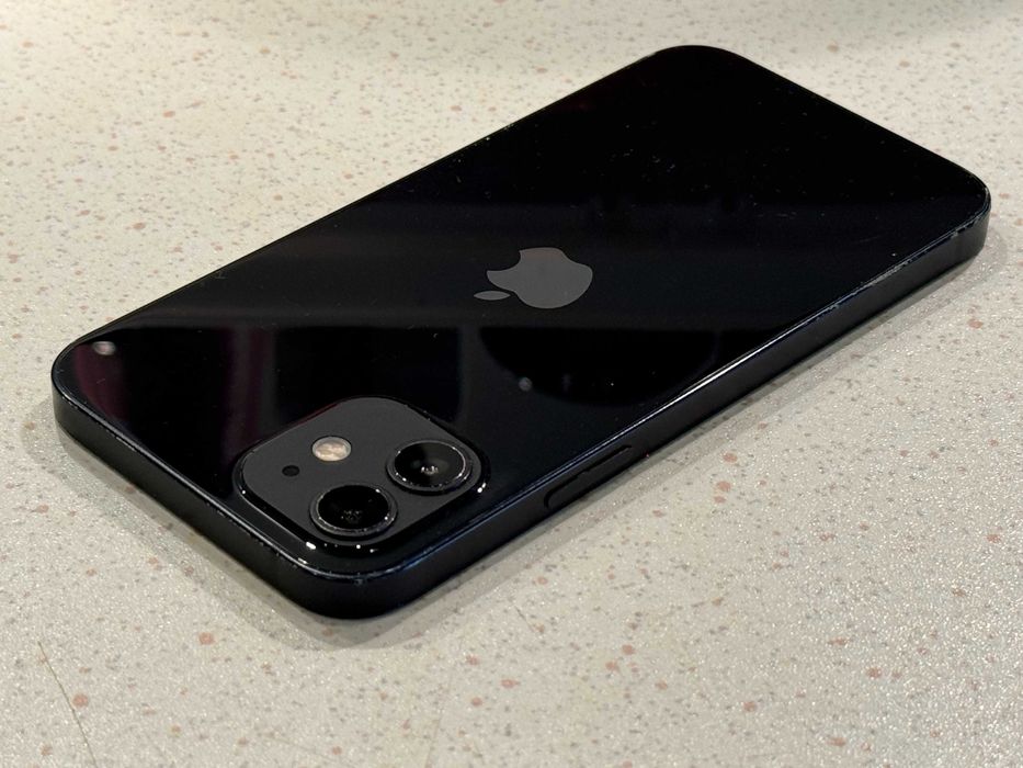 iPhone 12 64GB Black – Отличен, 80% Батерия!