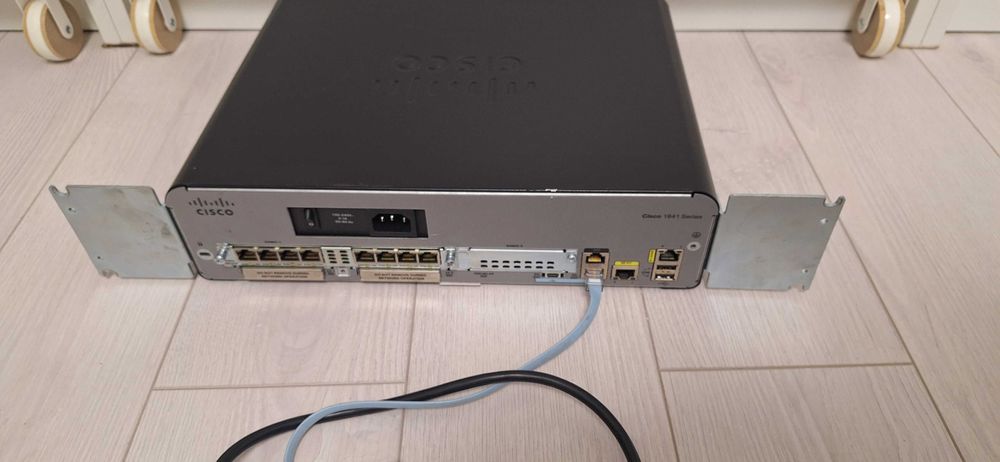 Router Cisco 1941 cu modul EHWIC-D-8ESG-P Gigabit