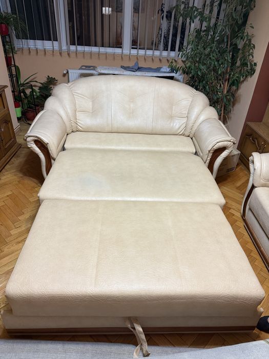 Mobila set canapea extensibila si fotolii covor