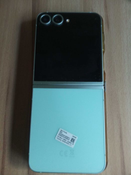 Vând telefon  Samsung Z Flip 6
