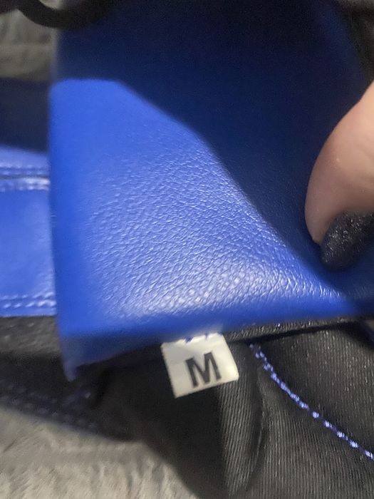 Боксерские перчатки и шлем