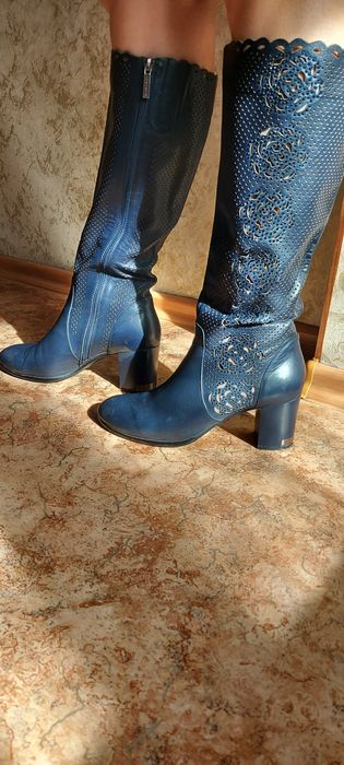 Продам женские сапоги