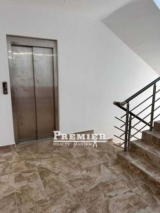 Продава се красив нов апартамент с една спалня в нова сграда.