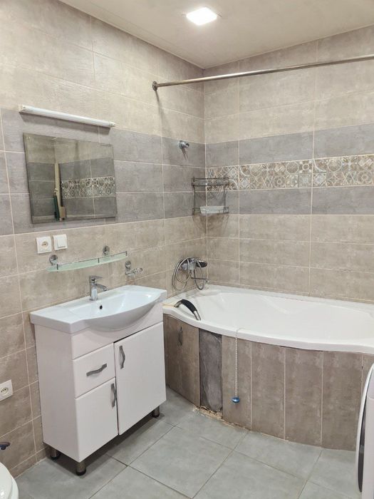 Продам 2/2/4.Метро Космонавты!