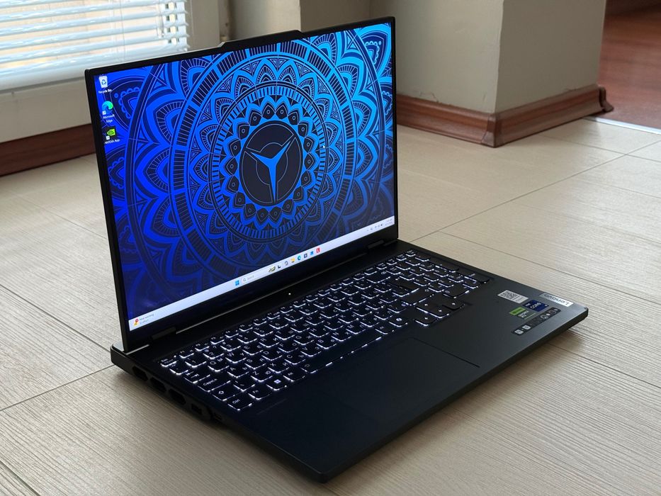 16'QHD+ 240Hz RTX 4090 16GB Core i9-14900HX Lenovo Legion 7 Pro 32GB DDR5 2TB SSD