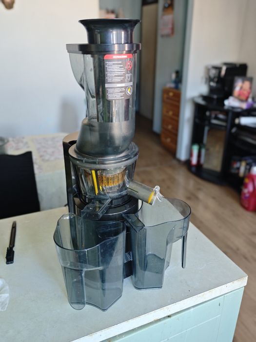 Мощна сокоизтисквачка Salute – за пресни сокове (отлично състояние)