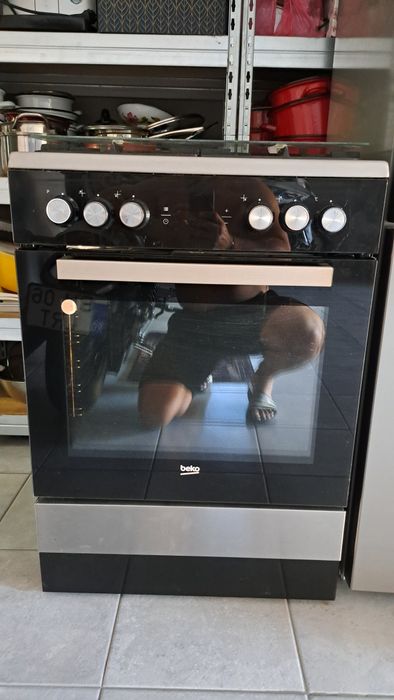 Aragaz beko cu cuptor electric