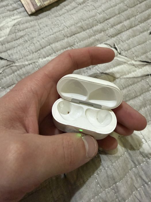 Продаются наушники airpods 4