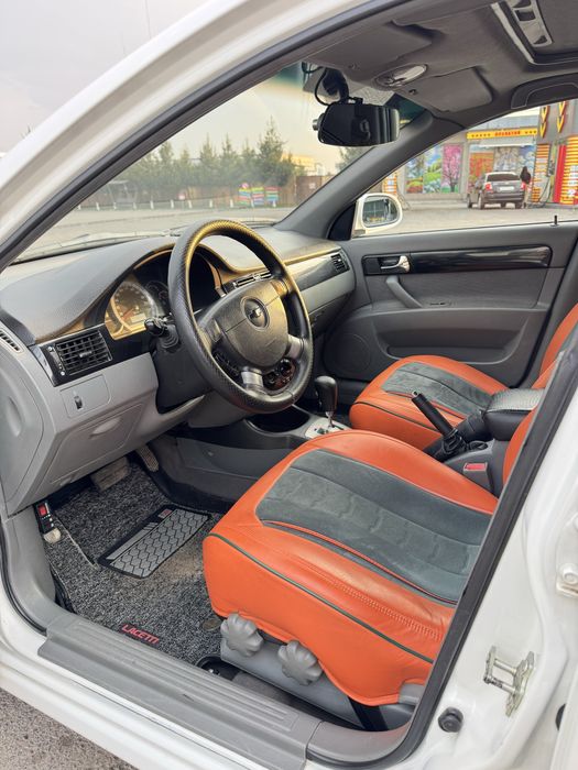 Lasetti 1.8 Sotiladi