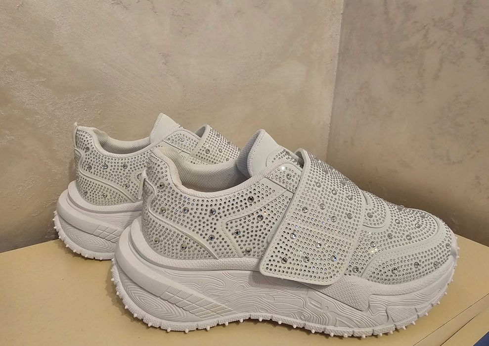 Чисто нови маратонки