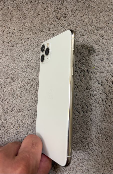 Продавам Apple iPhone 11 Pro Max Silver 256GB