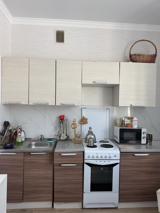 Продам кухню с электроплитой