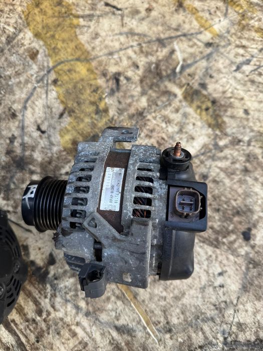 Привозной генератор Toyota 2AZ-FE.