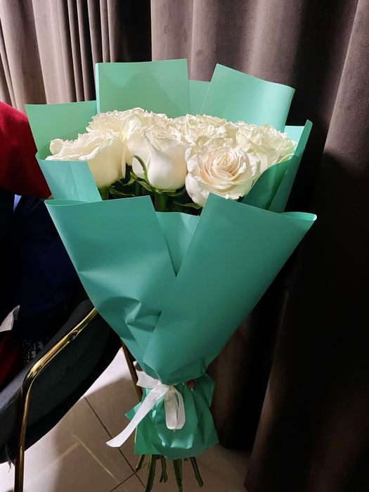 Продаю Белые розы 11 шт