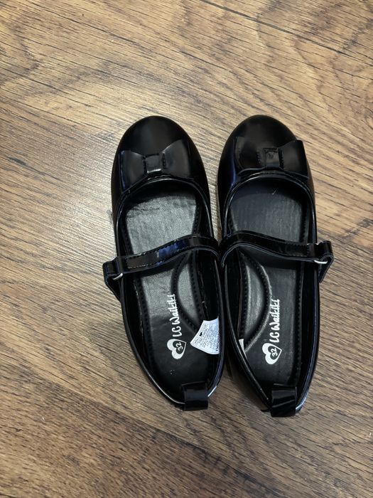 Детски пантофи номер 32 необувани