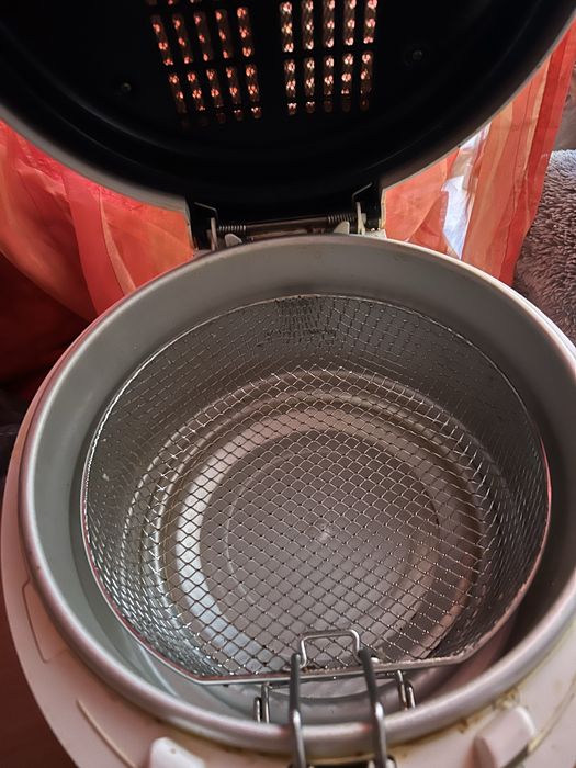 Friteuză electrică albă, mărime medie, stare foarte bună