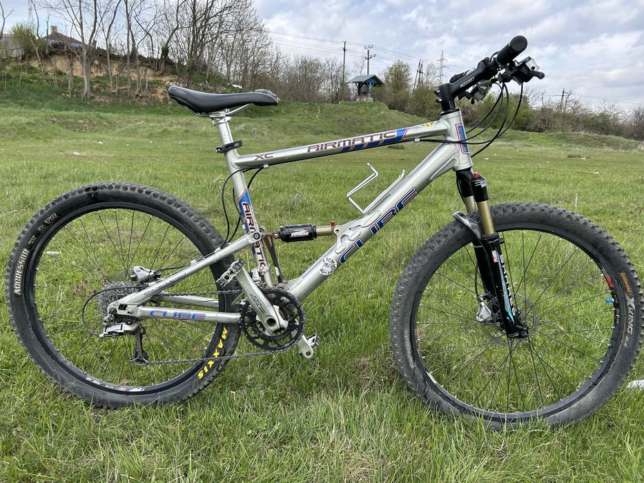 Bicicleta full suspension