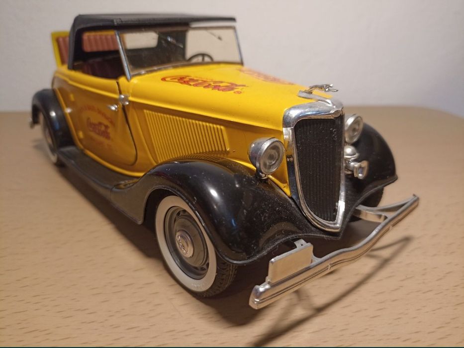 Ford V8 
Scara 1:18
Solido 

Pozele reflectă realitatea. Se vinde exac