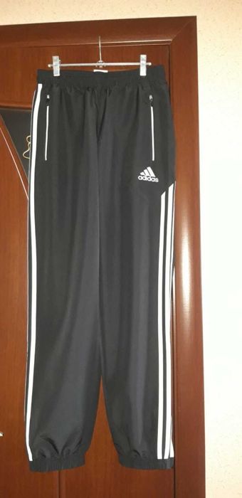 Продам спортивный костюм