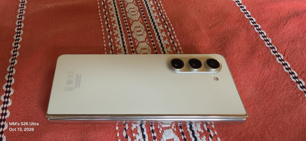 Продавам Samsung GalaxyZ Fold 5
