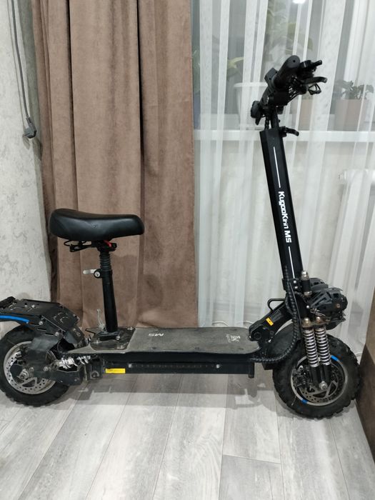 Продам электросамокат Куга м5