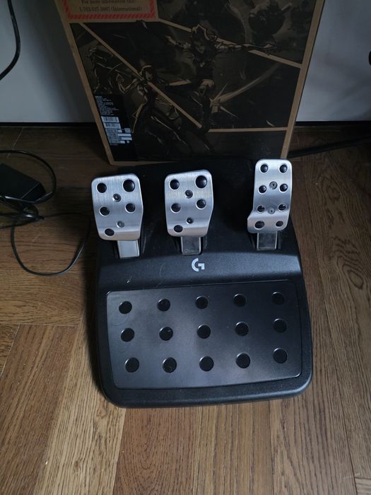 Logitech G923 TRUEFORCE — руль + педали+ручник